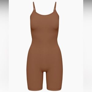 TnaBUTTER Rhythm 7” Romper - Aritzia